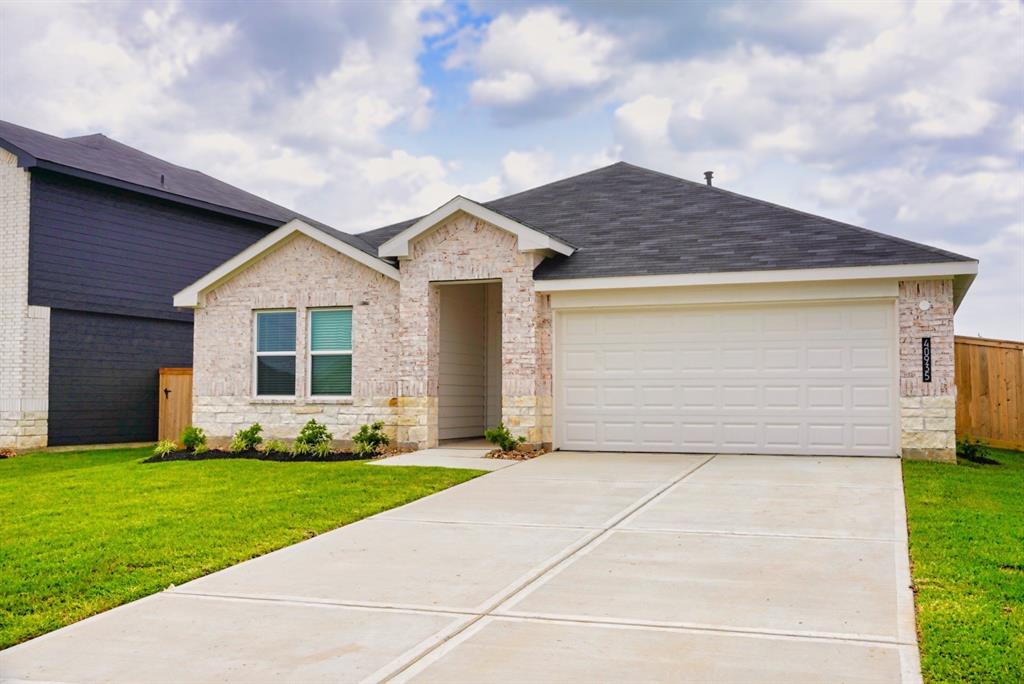 40935 Seasoned Oak Lane, Magnolia, Texas image 1