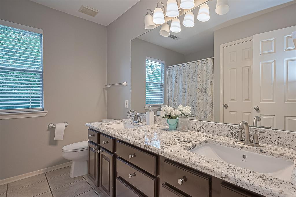 72 N York Gate Court, The Woodlands, Texas image 37
