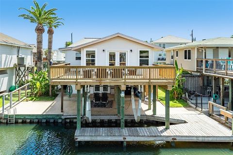 Photo of 4421 Pelican Road, Jamaica Beach, TX 77554 (MLS # 71719740)