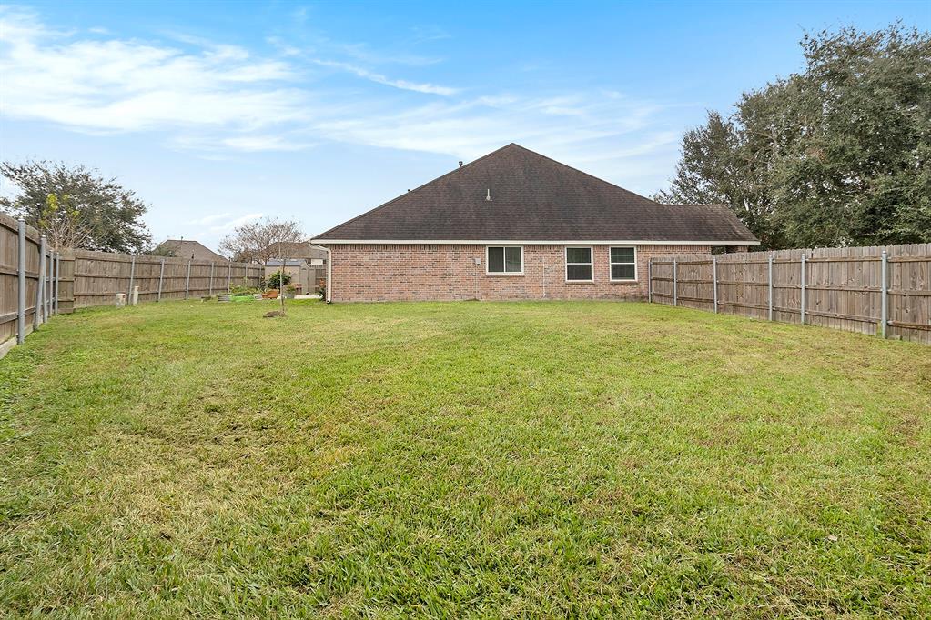 6410 Larrycrest Drive, Pearland, Texas image 19