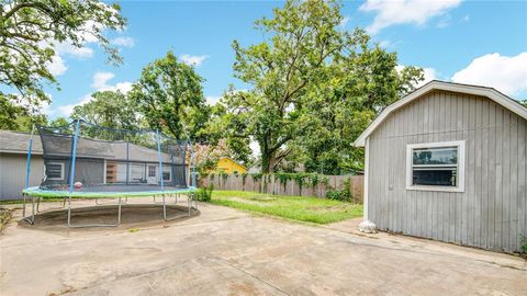 A home in Clute