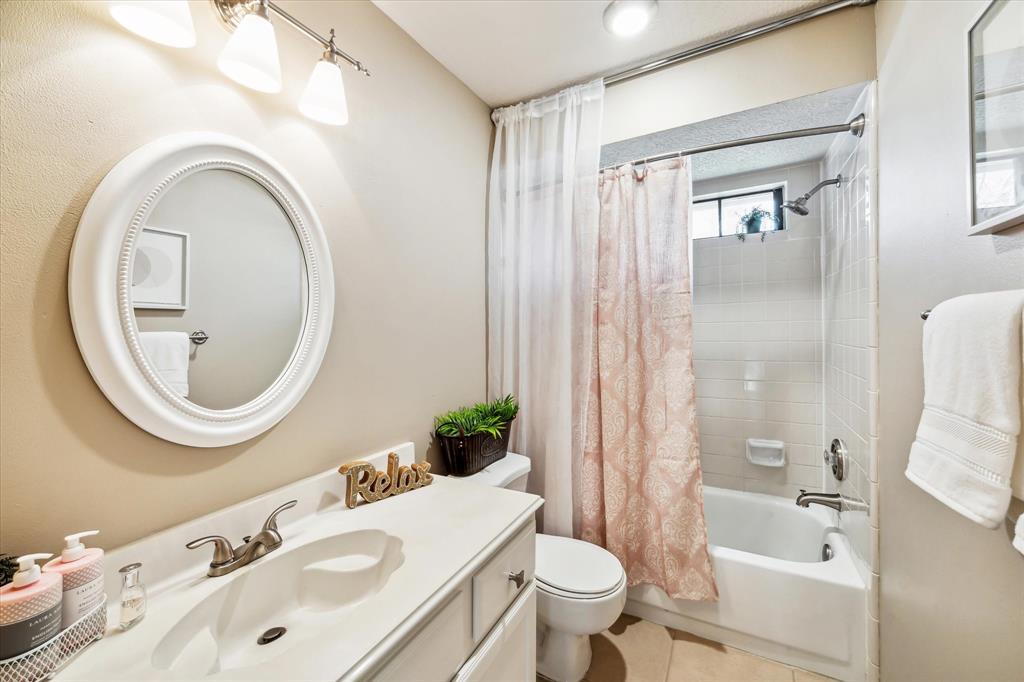 207 Laurelfield Drive, Friendswood, Texas image 24