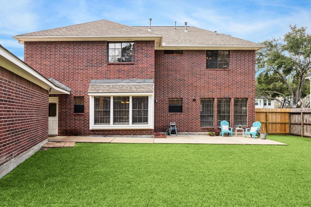 207 Laurelfield Drive, Friendswood, Texas image 29