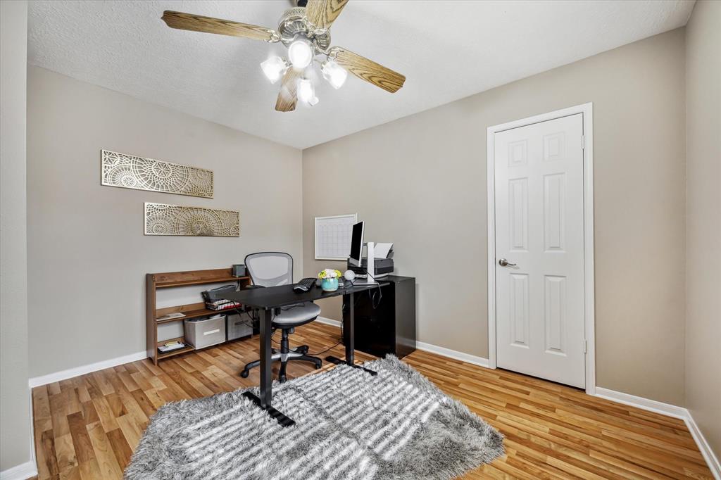 207 Laurelfield Drive, Friendswood, Texas image 22