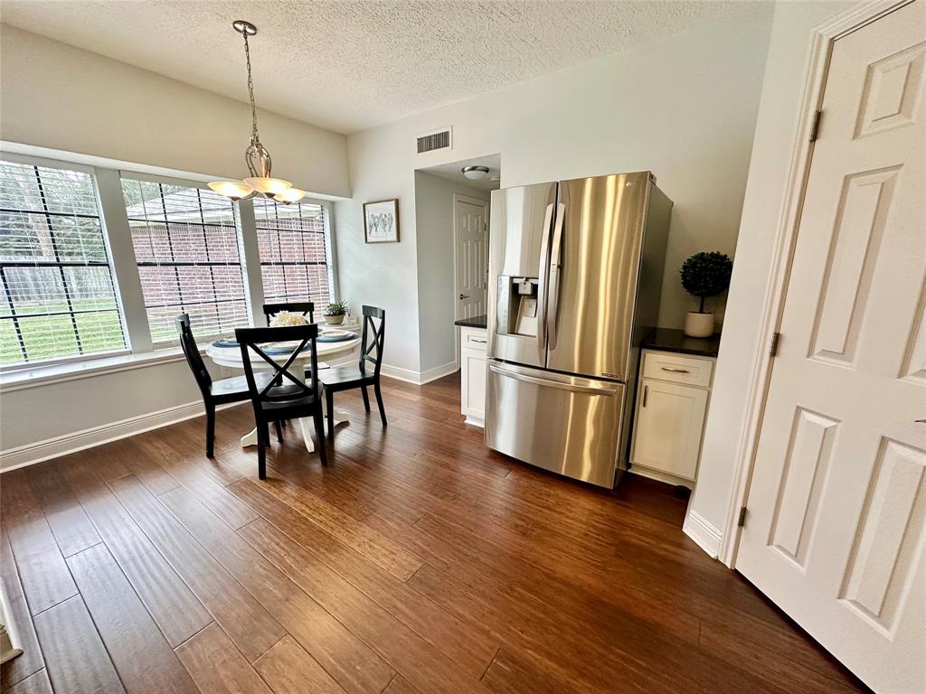 207 Laurelfield Drive, Friendswood, Texas image 11