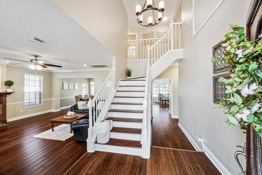 207 Laurelfield Drive, Friendswood, Texas image 3