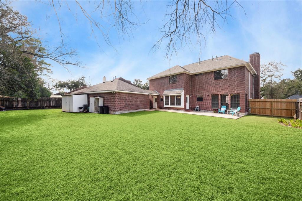 207 Laurelfield Drive, Friendswood, Texas image 30
