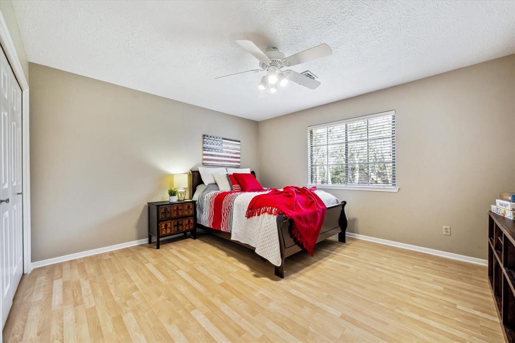 207 Laurelfield Drive, Friendswood, Texas image 27