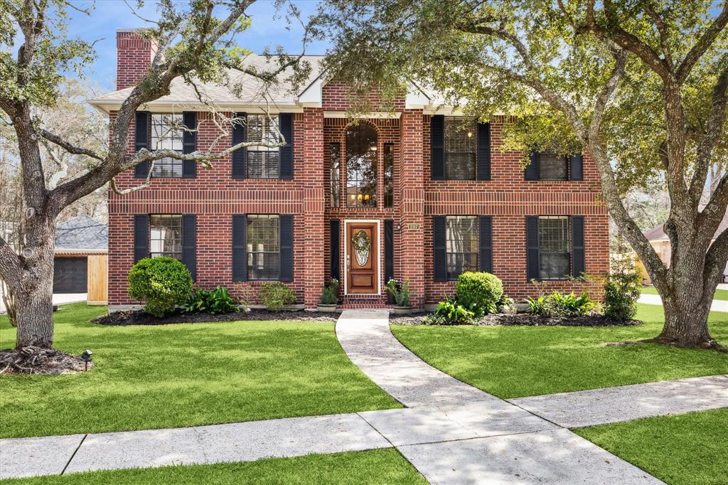 207 Laurelfield Drive, Friendswood, Texas image 1