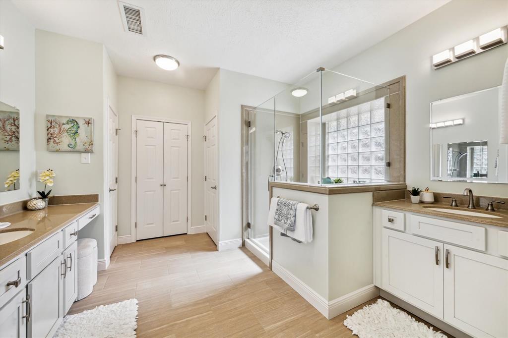 207 Laurelfield Drive, Friendswood, Texas image 17