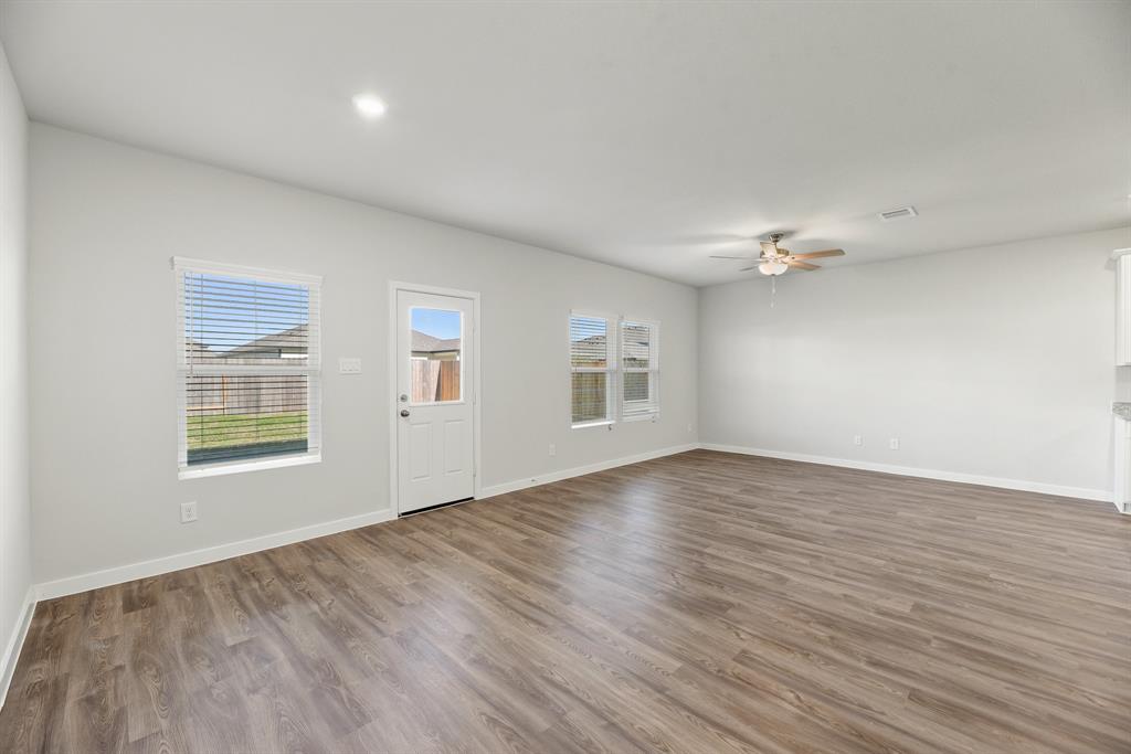 16985 Hazelnut Drive, Conroe, Texas image 11