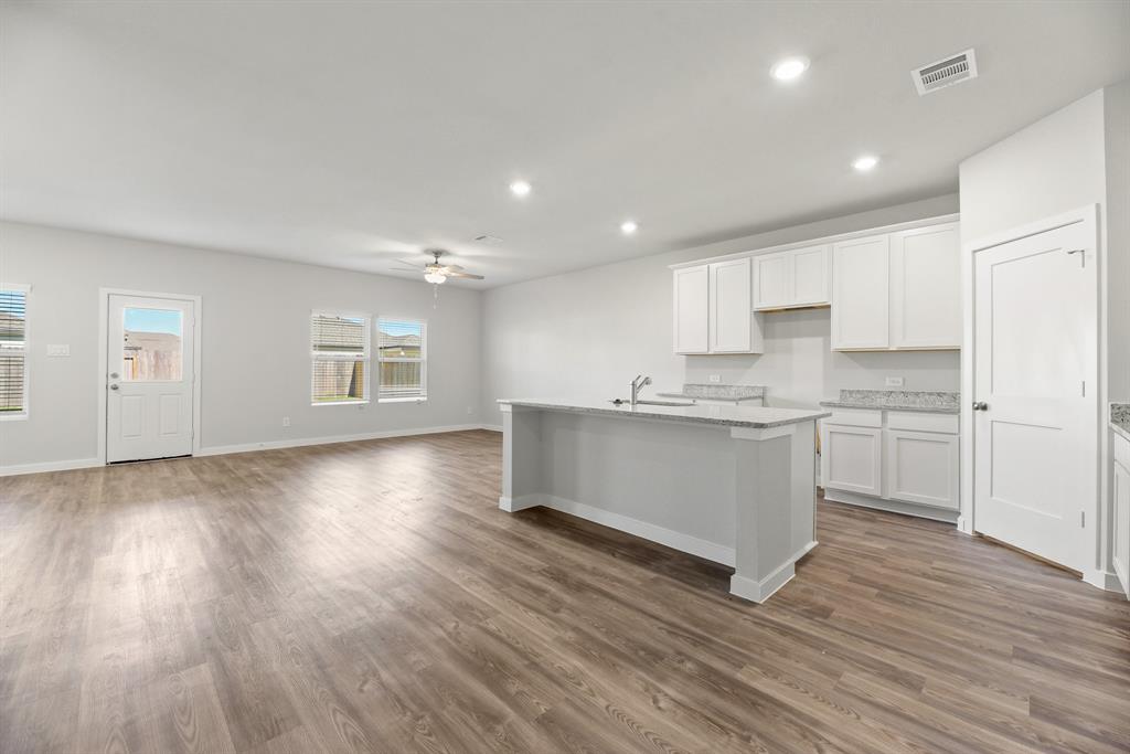 16985 Hazelnut Drive, Conroe, Texas image 7