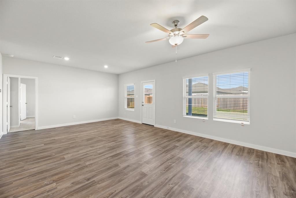 16985 Hazelnut Drive, Conroe, Texas image 10