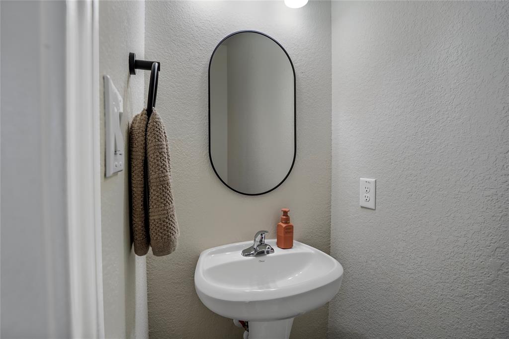 7950 Blue Street, Houston, Texas image 22