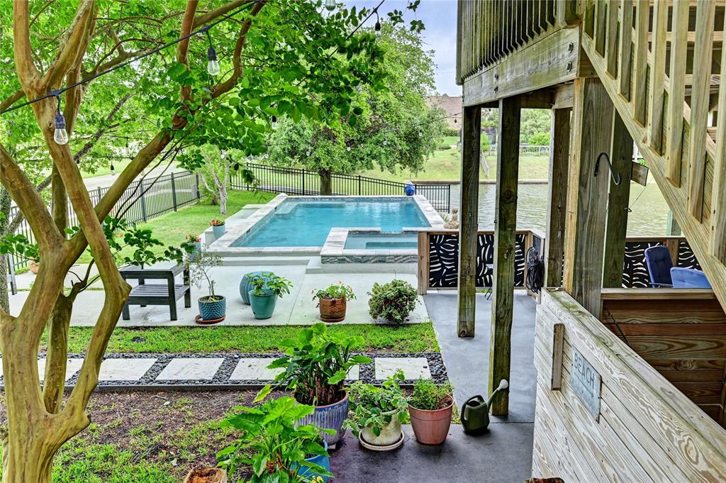 12802 E Conquistador Drive, Galveston, Texas image 32