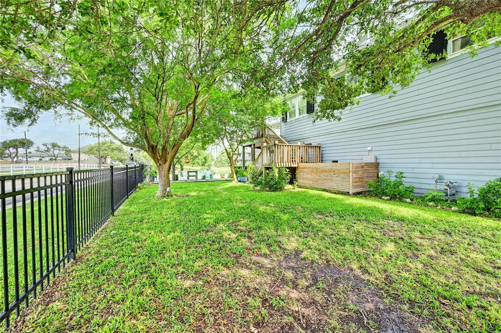 12802 E Conquistador Drive, Galveston, Texas image 31