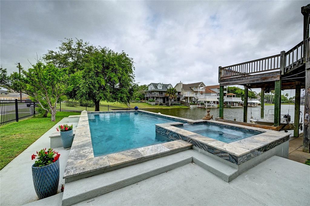 12802 E Conquistador Drive, Galveston, Texas image 34