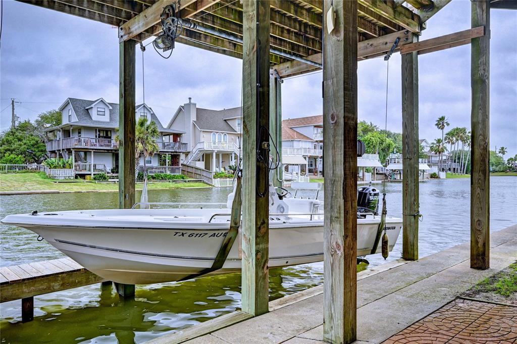 12802 E Conquistador Drive, Galveston, Texas image 38