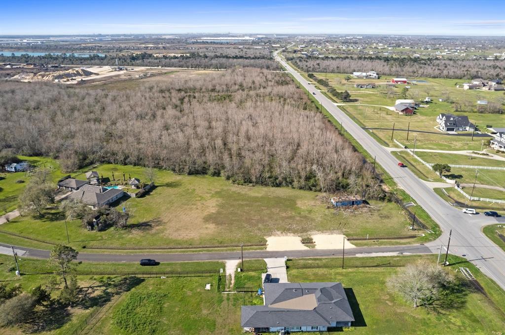 Beach Haven Drive, Baytown, Texas image 2