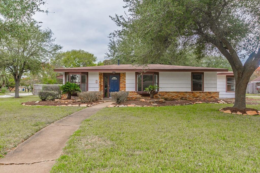 148 Seaside Lane, Texas City, Texas image 1