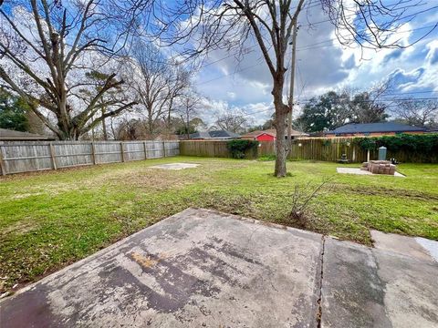 A home in Angleton