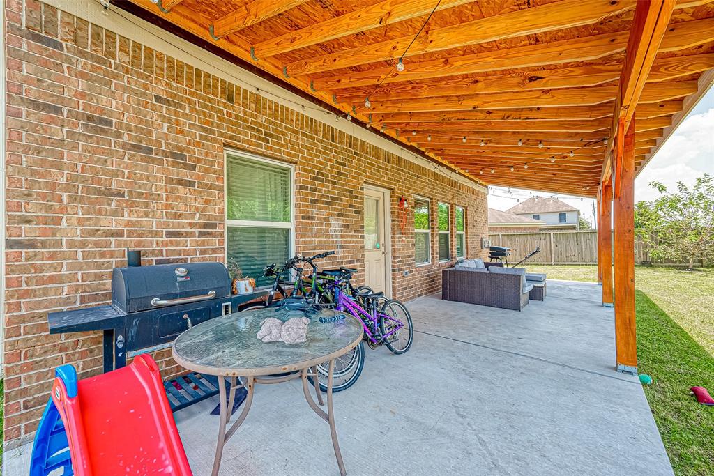 Houston, Texas 77049, United States, 5 Bedrooms Bedrooms, ,3 BathroomsBathrooms,Residential,Pending,44651