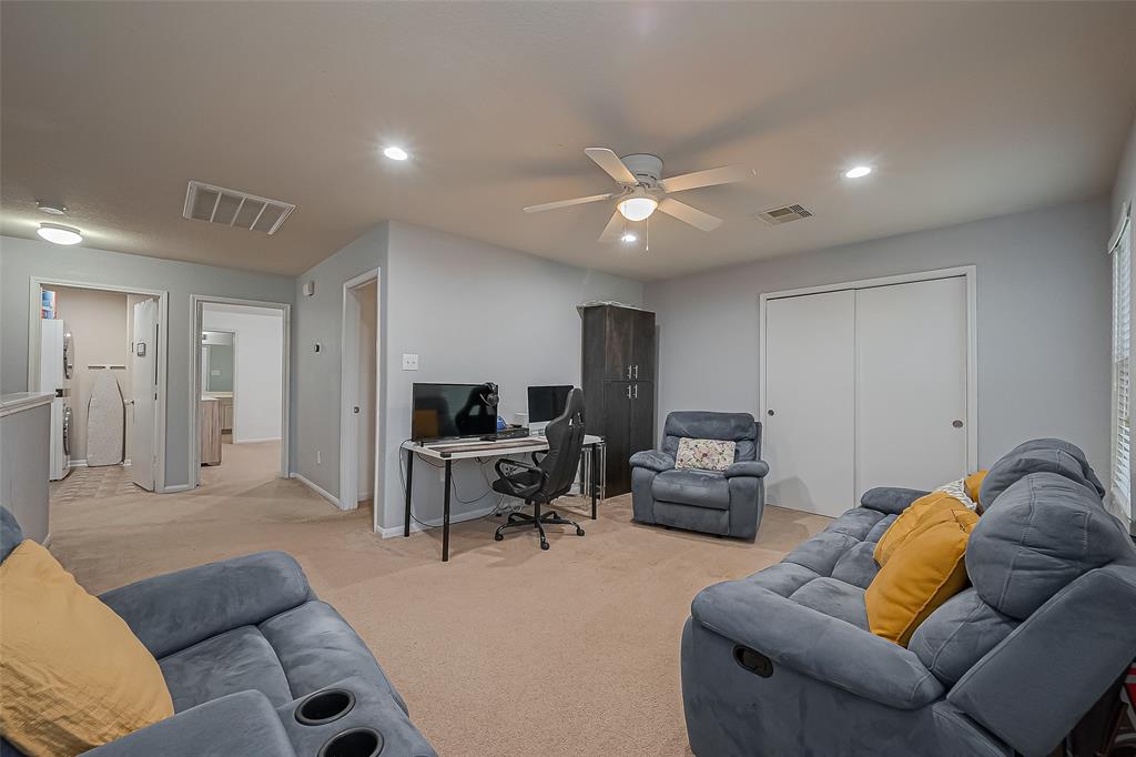 Houston, Texas 77049, United States, 5 Bedrooms Bedrooms, ,3 BathroomsBathrooms,Residential,Pending,44651