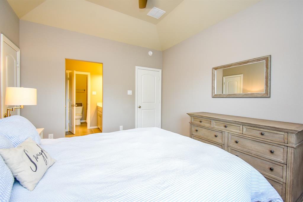 5006 Isidore Lane, Missouri City, Texas image 33