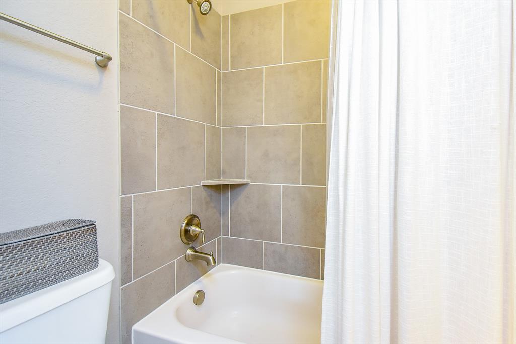 5006 Isidore Lane, Missouri City, Texas image 35