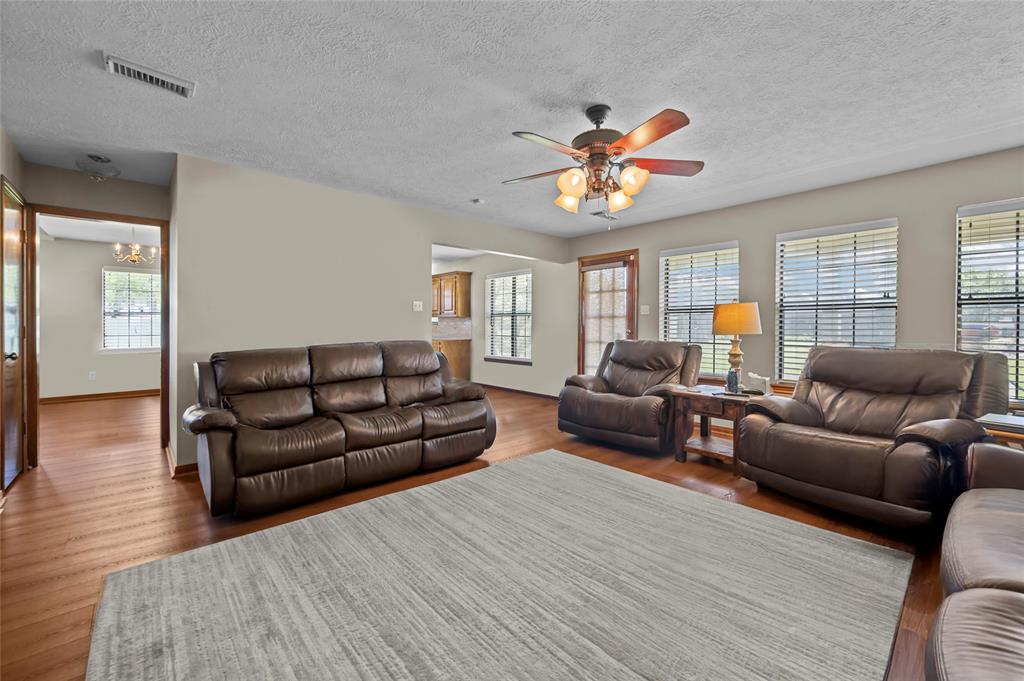 5922 Redfish Run, Baytown, Texas image 6