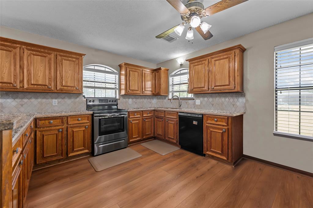 5922 Redfish Run, Baytown, Texas image 10