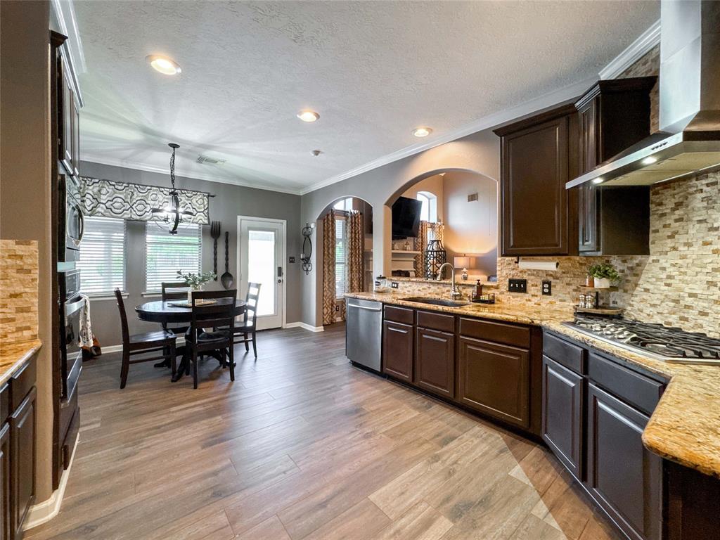 302 Magnolia Estates Drive, League City, Texas image 11