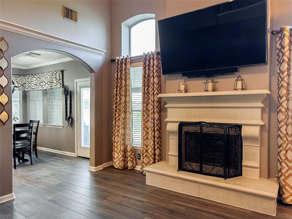 302 Magnolia Estates Drive, League City, Texas image 5