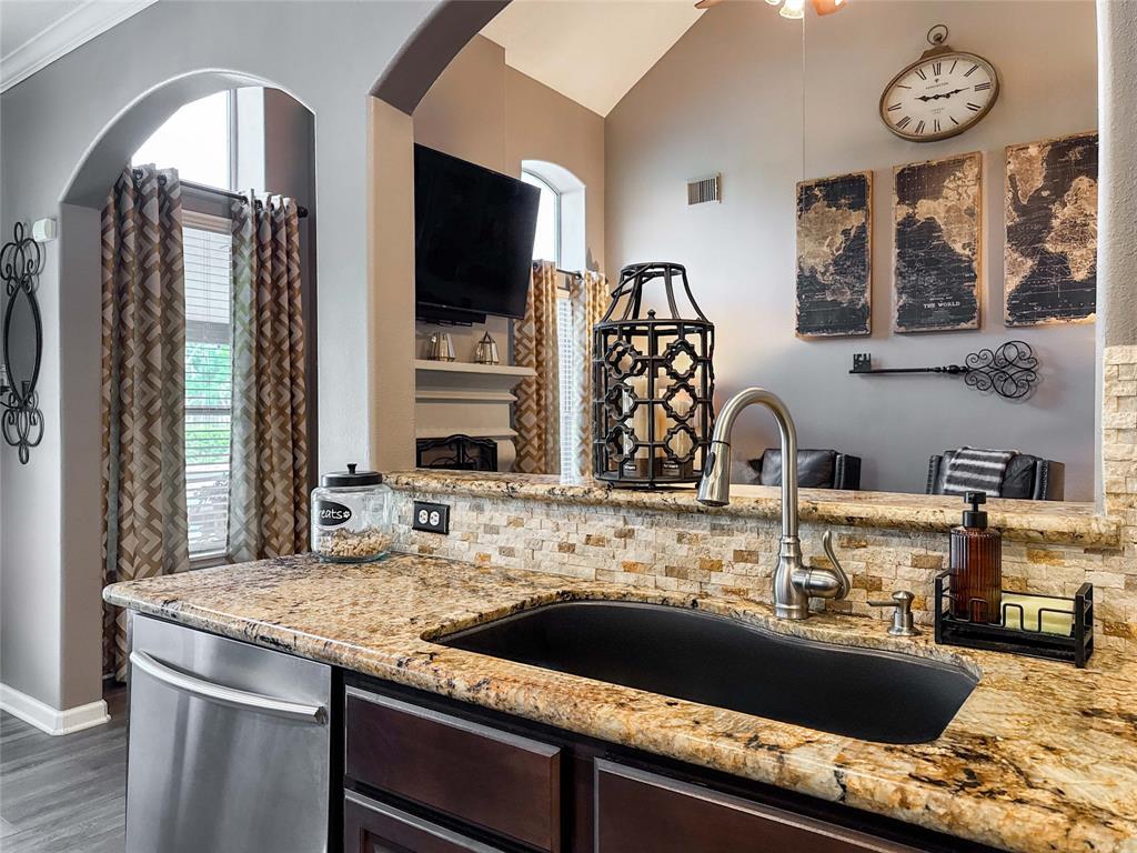 302 Magnolia Estates Drive, League City, Texas image 9