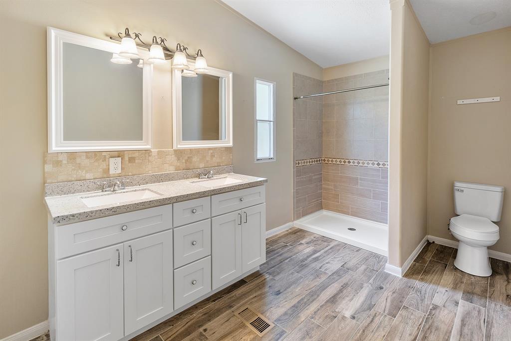 12207 Walraven Drive, Huffman, Texas image 16