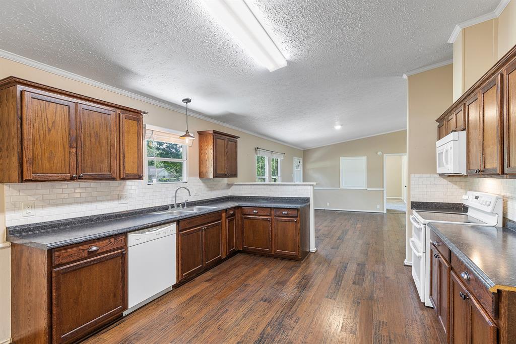 12207 Walraven Drive, Huffman, Texas image 7