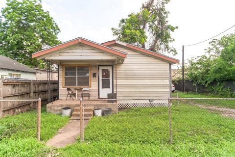 Single Family Residence in Houston TX 4412 Cline Street.jpg