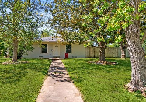 Single Family Residence in Freeport TX 1323 4th Street.jpg
