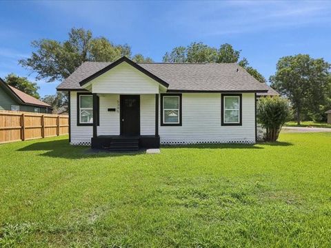 Photo of 5395 Fairview Avenue, Beaumont, TX 77705 (MLS # 5532214) Photo of 5395 Fairview Avenue, Beaumont, TX 77705 (MLS # 5532214)