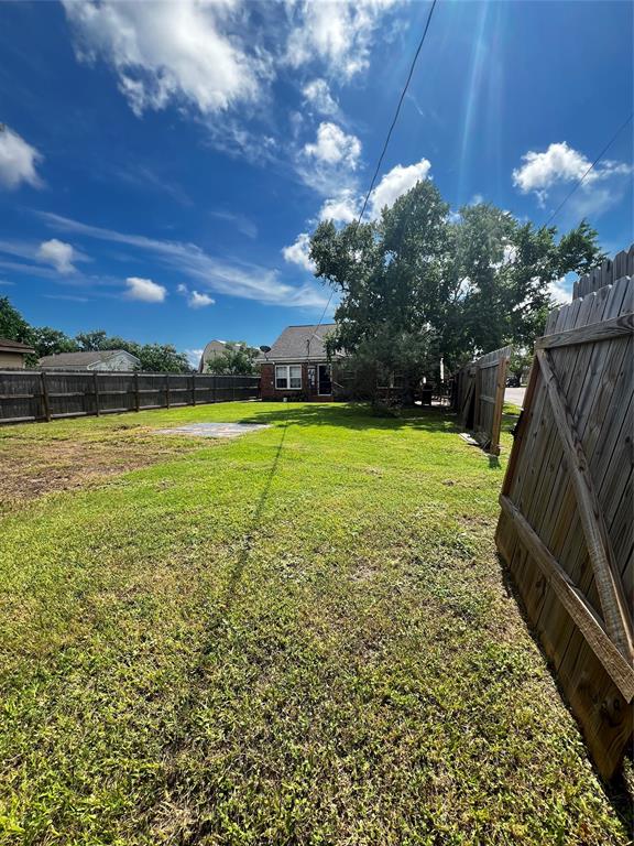 930 W 5th Street, Freeport, Texas image 3