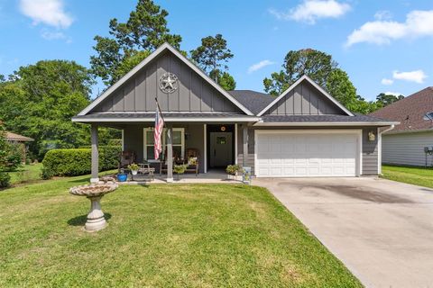 Photo of 129 Bridgepoint, Onalaska, TX 77360 (MLS # 68896690)