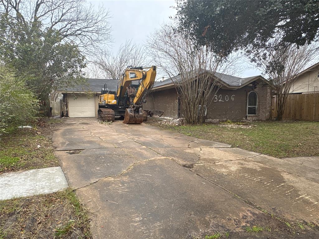 7111 Towerview Lane, Houston, Texas image 1