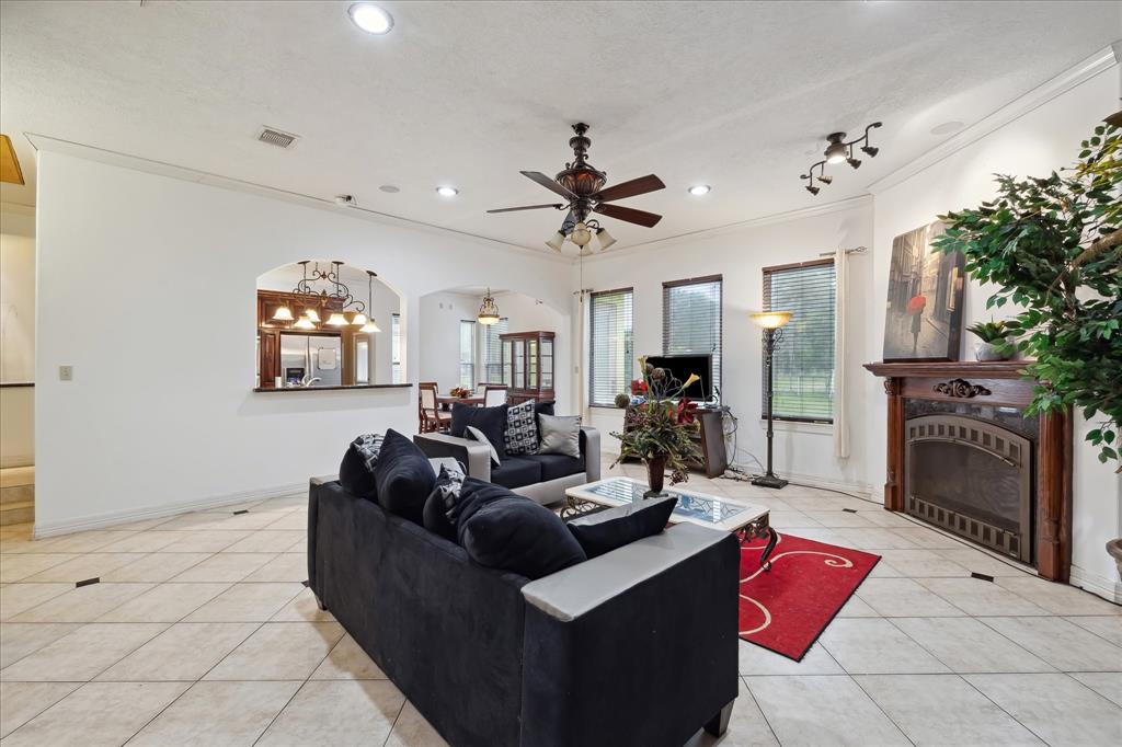 803 Hennesey Drive, Richmond, Texas image 6