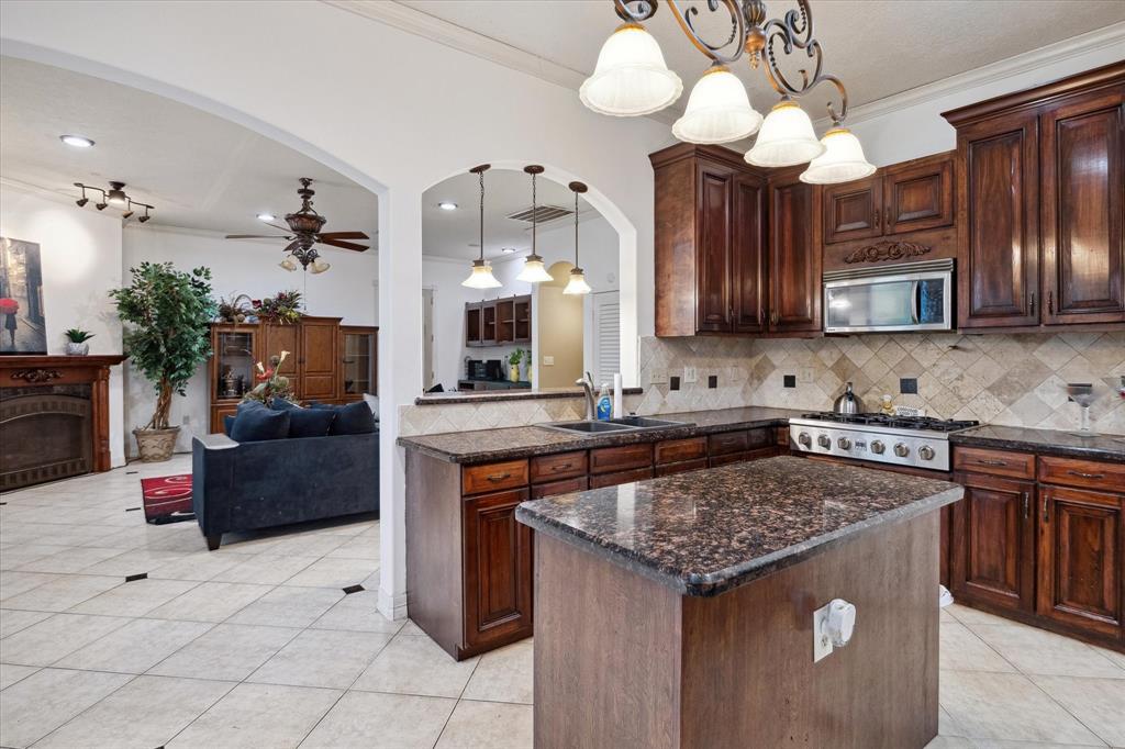 803 Hennesey Drive, Richmond, Texas image 11