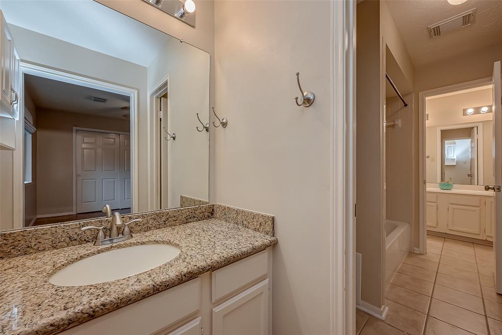 1203 Chesterwood Drive, Pearland, Texas image 19