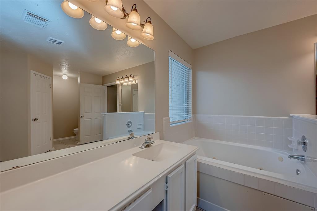 1203 Chesterwood Drive, Pearland, Texas image 33