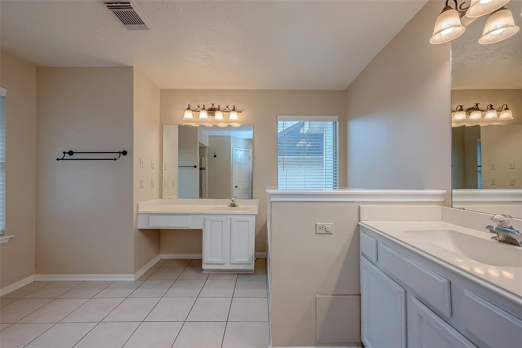 1203 Chesterwood Drive, Pearland, Texas image 32