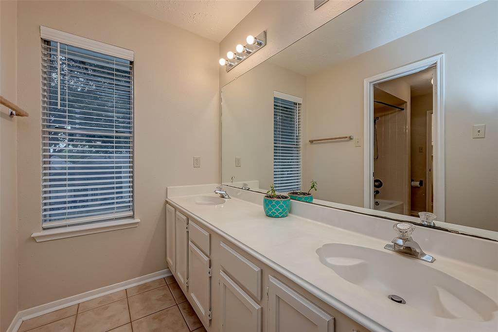 1203 Chesterwood Drive, Pearland, Texas image 21