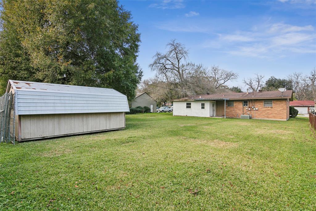 711 21st Street, Nederland, Texas image 23