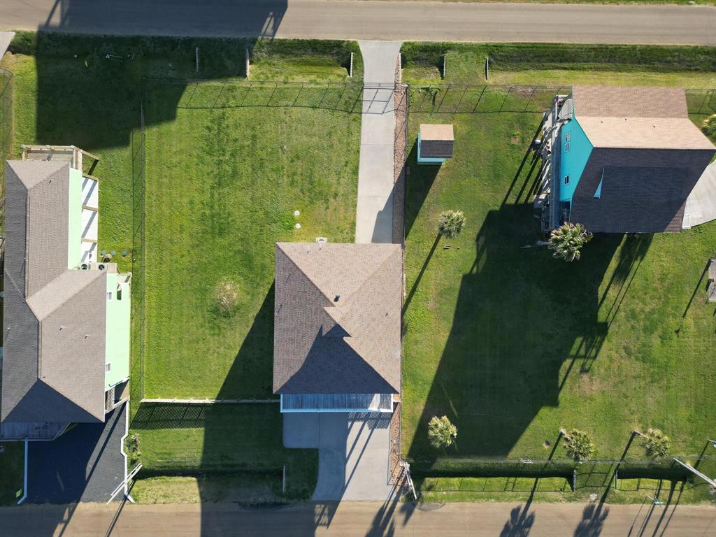 883 Townsend Drive, Crystal Beach, Texas image 4